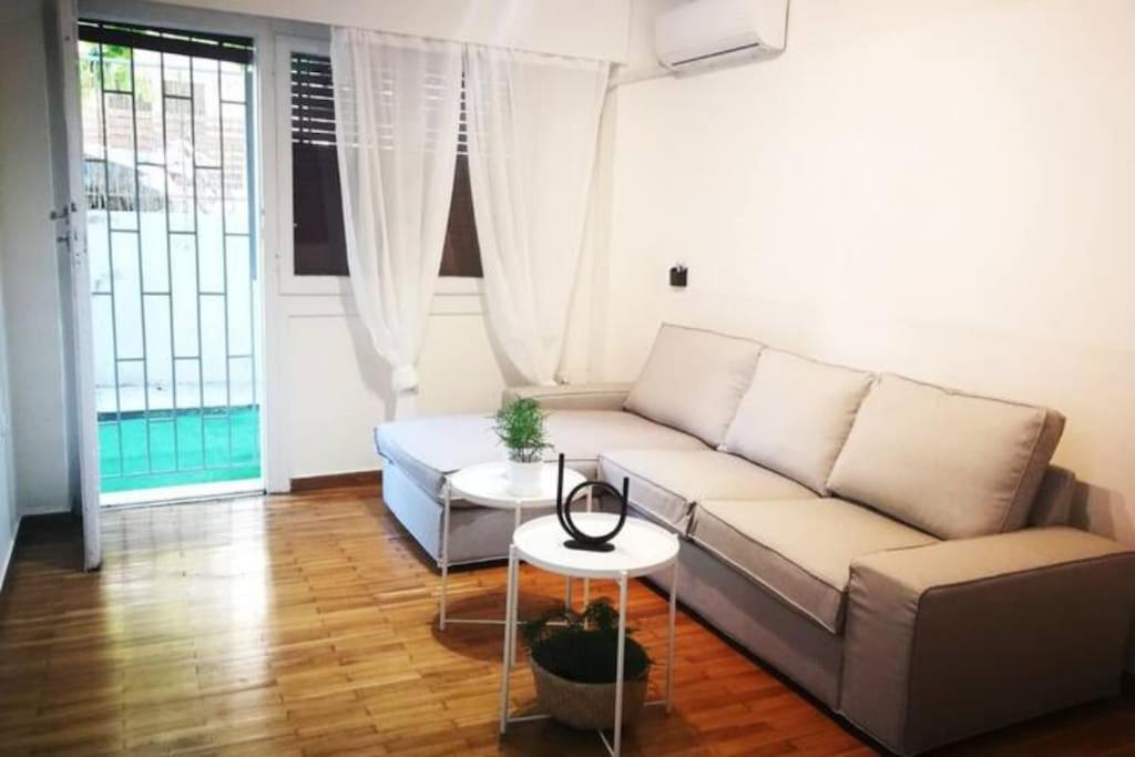 Apartment With Private Patio Athens Exterior photo